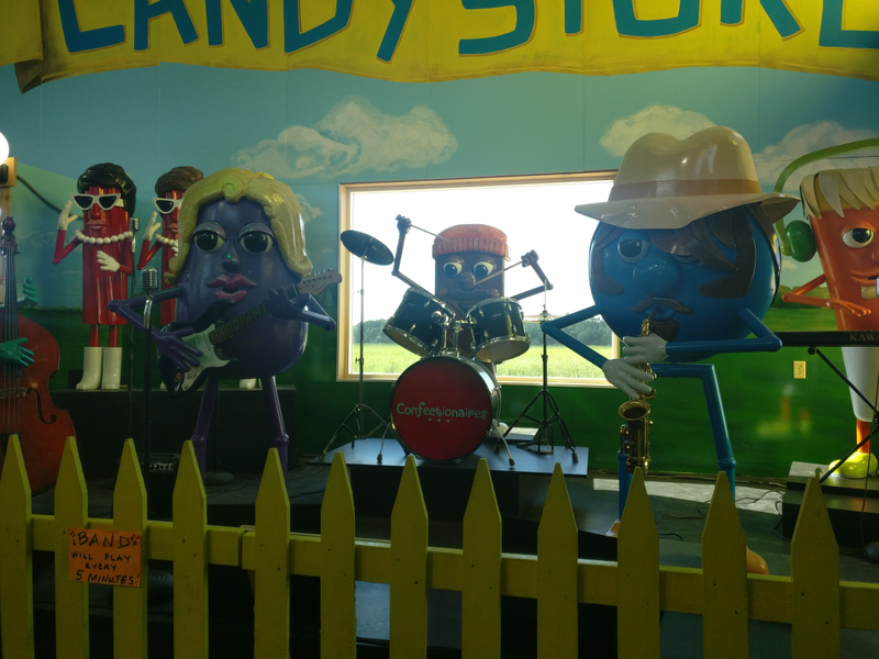 Illustration for article titled We went to the candy store!